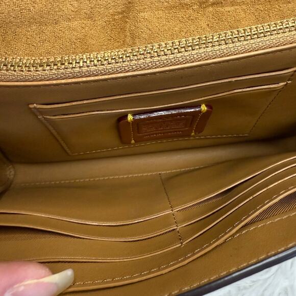 COACH Envelope Ivory Goldtone Leather Preloved Clutch - Picture 4 of 12